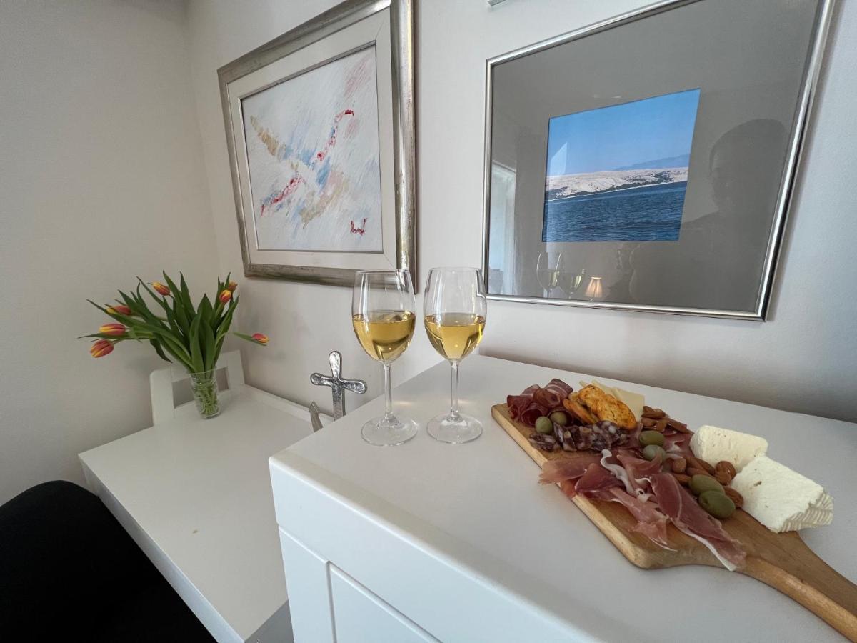 Studio Apartment Marina Mel Novi Vinodolski Eksteriør bilde