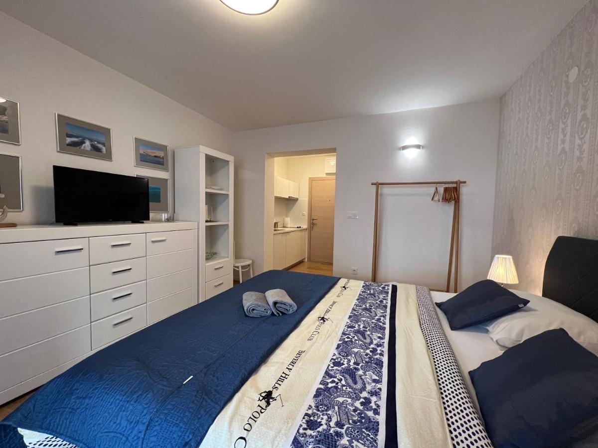 Studio Apartment Marina Mel Novi Vinodolski Eksteriør bilde